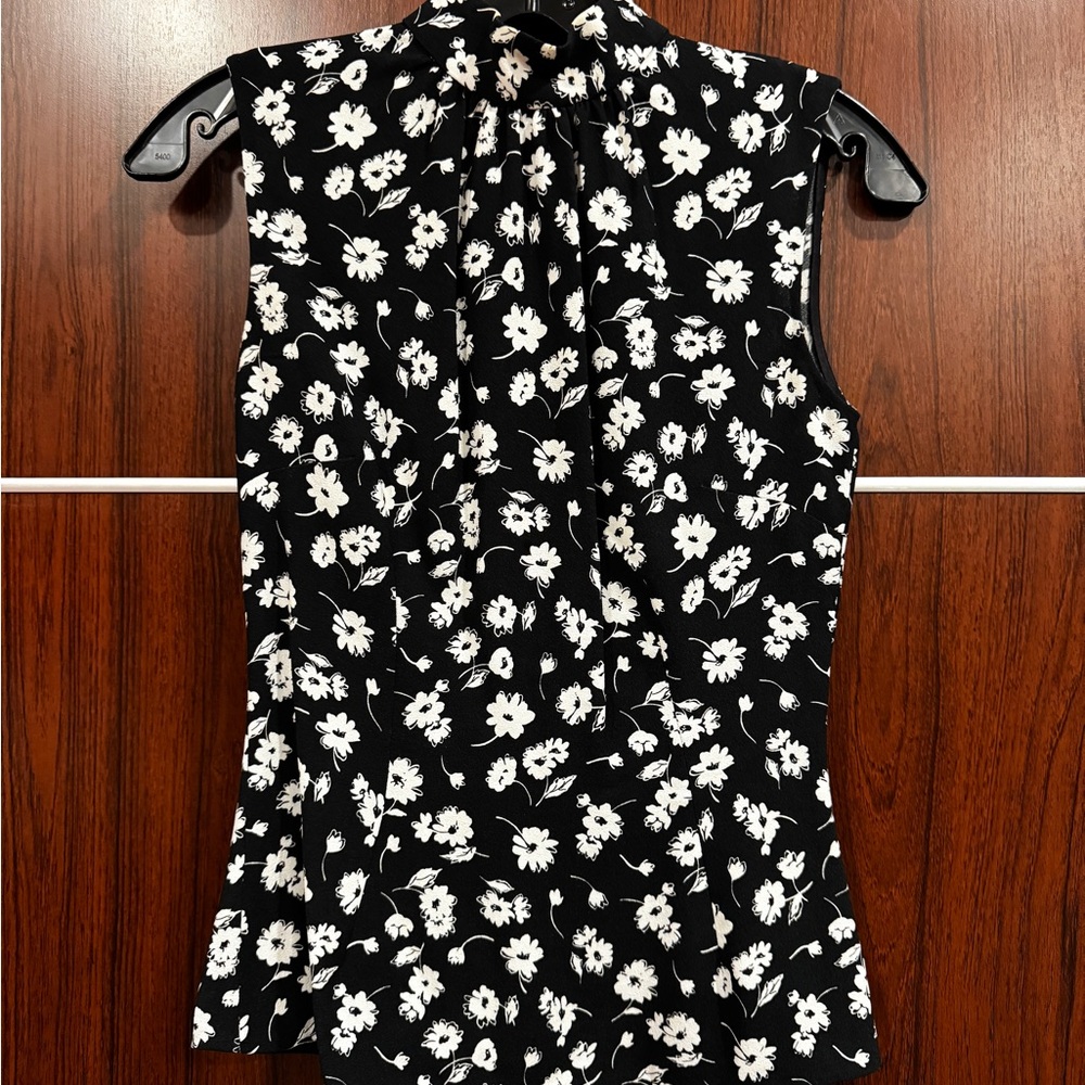 Dolce Gabbana fitted Floral Black and White Sleeveless Top